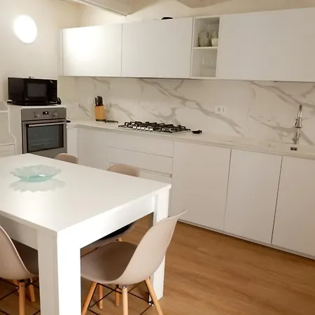 Casa Acquamarina Tra Centro, Mare E Porto Ferienhaus